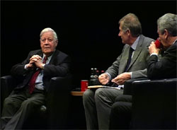 Bundeskanzler Helmut Schmidt, Ulrich Wickert und Miacheal Naumann im Gespräch